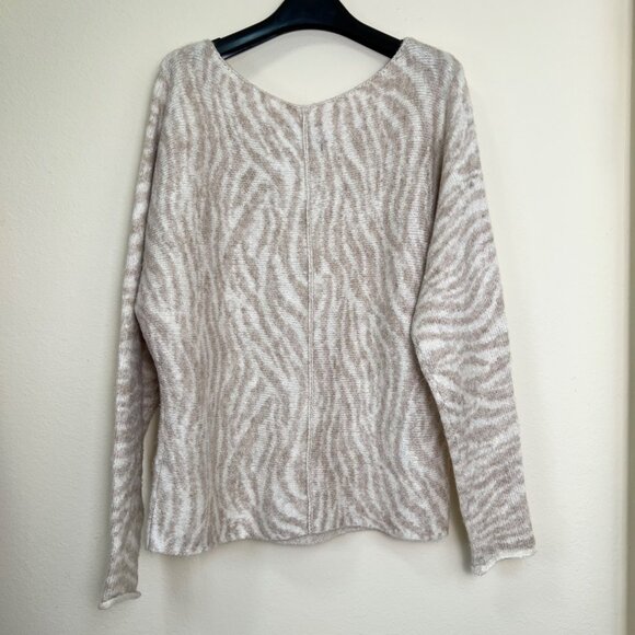 ABERCROMBIE & FITCH Beige & White Zebra Print Boatneck Dolman Sweater Large - Picture 8 of 9